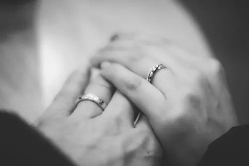 情侣婚前聊天曝光,为何爱情往往敌不过现实?