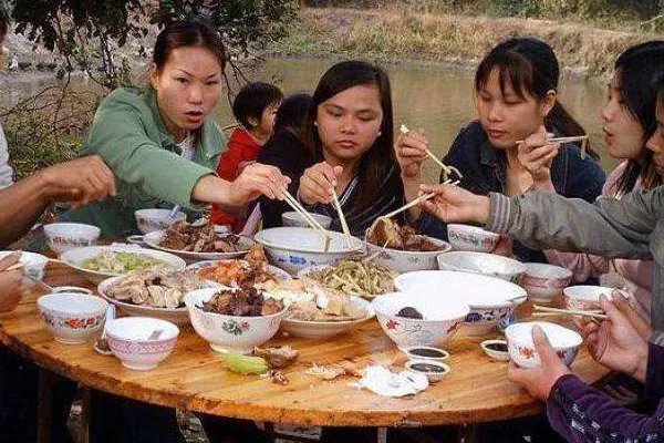 贵州一村立村规:红白事只能三菜一汤,那不够吃怎么办?