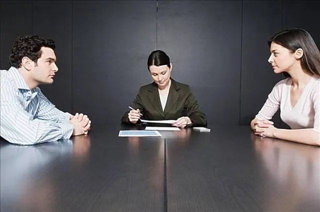 离婚找律师多少钱 离婚能否找2个律师