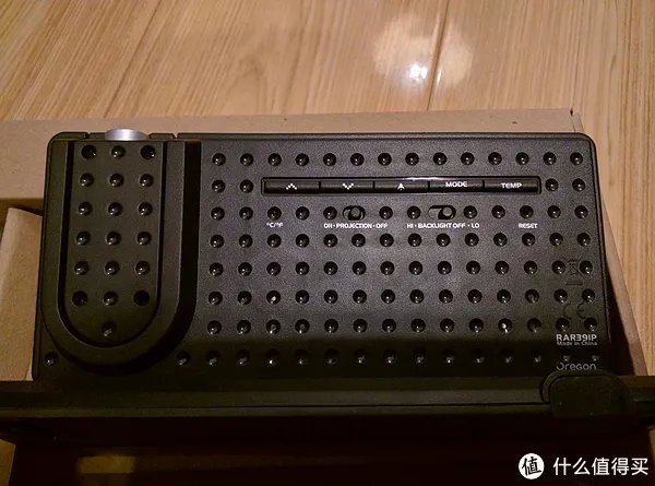 Oregon SCIENTIFIC 欧西亚 RAR391P 投影钟 开箱