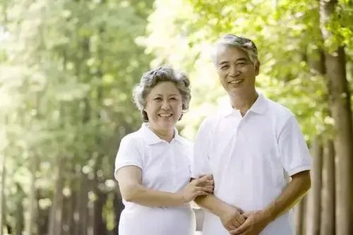 老夫妻地铁站摔伤为何一直拒绝通知家人?