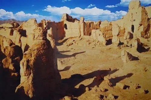 探寻新疆楼兰美女古尸，3800年的干尸，为何竟可以保持的就像刚睡下一样？