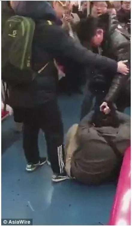 为什么说北京地铁打架丢人到国外了？