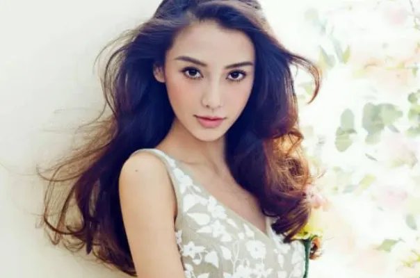 网友路透Angelababy绝美精灵造型，你喜欢她的新造型吗？