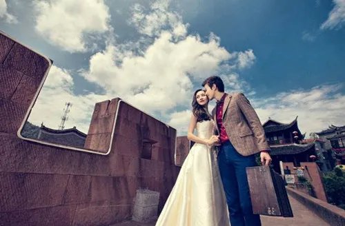婚纱摄影哪里拍得好点 拍婚纱照需要自带什么