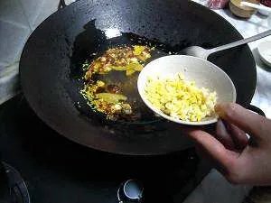重庆火锅底料的做法是怎样的?