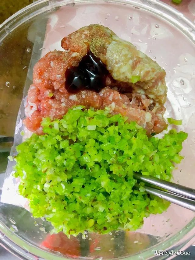 芹菜猪肉馅水饺的做法步骤图，怎么做好吃？