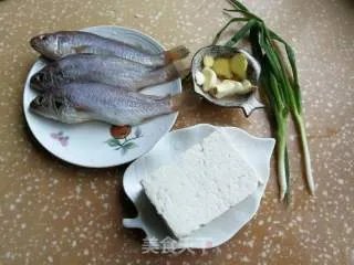 小黄鱼炖豆腐