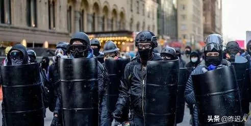 拜登上台后,特朗普进不进监狱,美国乱的一样吗?