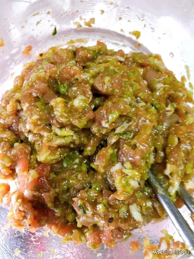芹菜猪肉馅水饺的做法步骤图，怎么做好吃？
