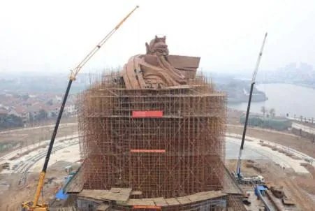 湖北巨型关公雕像拆除,只剩下主体钢架和大刀,拆除后空地将作何用?