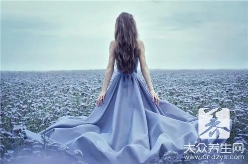 蓝色适合什么肤色的人穿