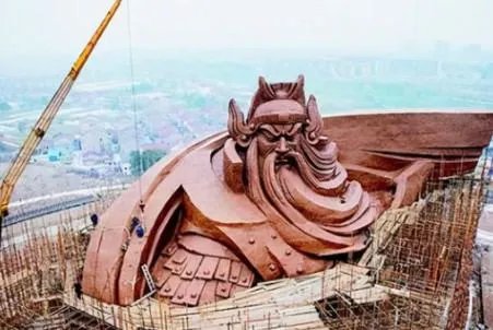 湖北巨型关公雕像拆除,只剩下主体钢架和大刀,拆除后空地将作何用?