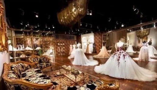 结婚穿什么颜色的衣服 参加婚礼适合穿什么颜色的衣服