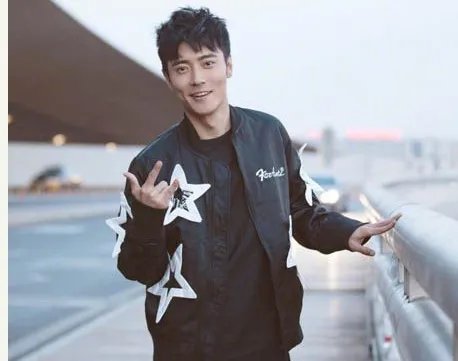 洪欣张丹峰差几岁两人为何会结婚？