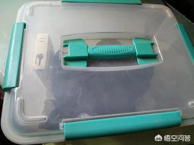 请推荐一个性价比高的防潮箱，放一台单反和两个镜头？