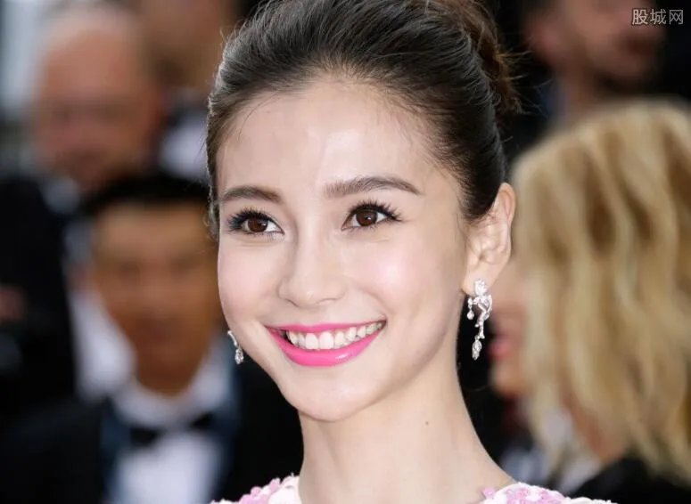 baby挺大肚庆生 baby素颜依旧美丽