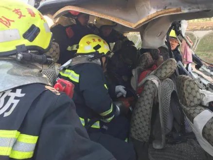 吉林发生车祸致18死1伤,死者多为掰苞米零工,这起事故到底怎么发生的?