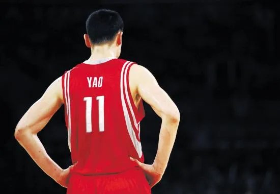 姚明入选名人堂,他在NBA历史上能排第几?