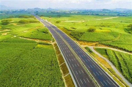 广西第一条高速公路?
