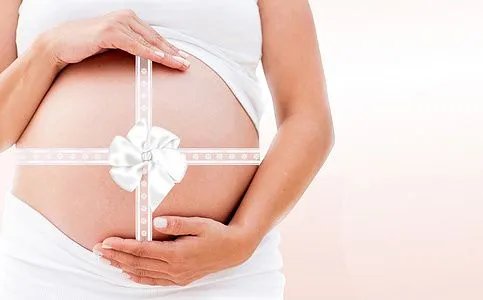 怀了双胞胎,他们会在妈妈肚子里打架吗?