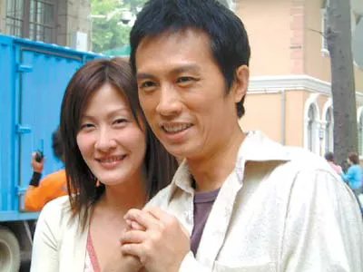 黄子华老婆是谁？  三大美女来揭秘