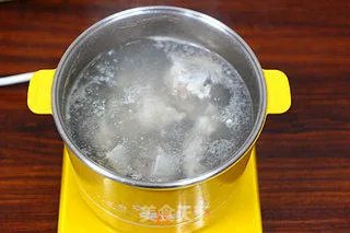 广东老火靓汤-鸡骨草龙骨汤