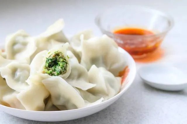 芹菜猪肉馅水饺的做法步骤图，怎么做好吃？