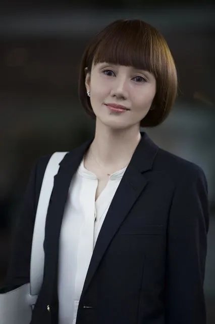 袁泉在闺蜜、女人和演员这三个角色当中，哪个做得最好？