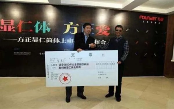 只读了3年书,靠乞讨为生的“粉笔大叔”,如何变成千万富豪?