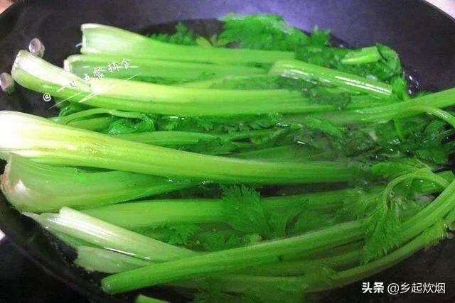 芹菜猪肉馅水饺的做法步骤图，怎么做好吃？