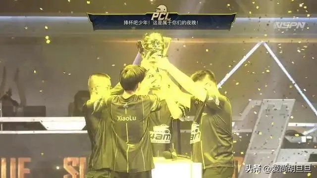 4AM夺得PCL总冠军人气爆炸，韦神直播间人气首破千万，如何看待4AM的高人气？