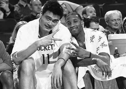 姚明入选名人堂,他在NBA历史上能排第几?