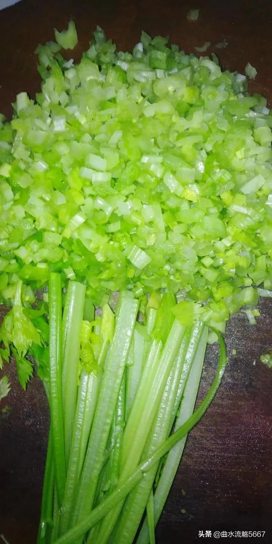芹菜猪肉馅水饺的做法步骤图，怎么做好吃？