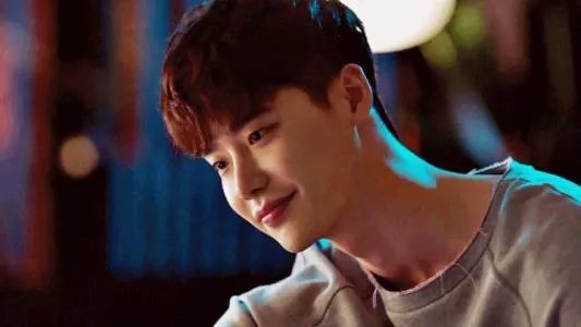 W两个世界插曲歌词是什么？是哪位歌手唱的？