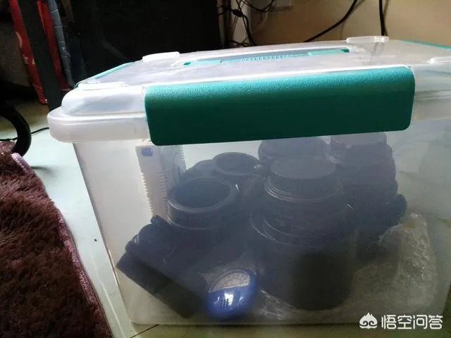 请推荐一个性价比高的防潮箱，放一台单反和两个镜头？
