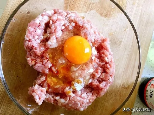 芹菜猪肉馅水饺的做法步骤图，怎么做好吃？