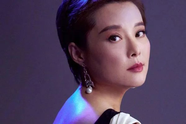 赵岭曾说袁立是“老佛爷”,袁立在生活中究竟有多么强势?