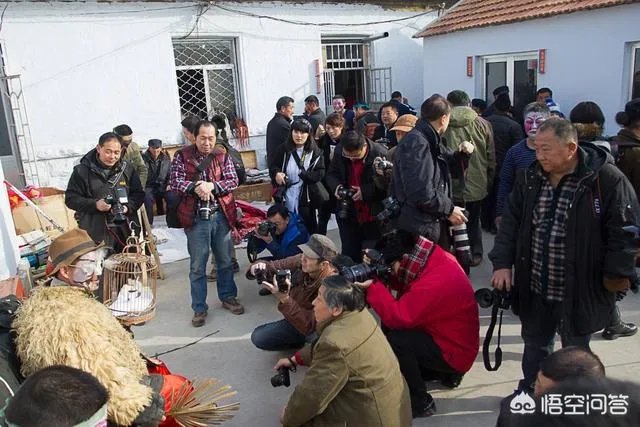 请问：什么是民俗摄影？