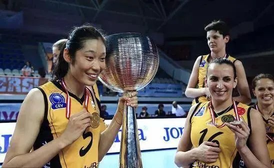 如果朱婷下赛季将回国落户天津参加排超联赛,与李莹盈双剑合璧,对此你期待吗?