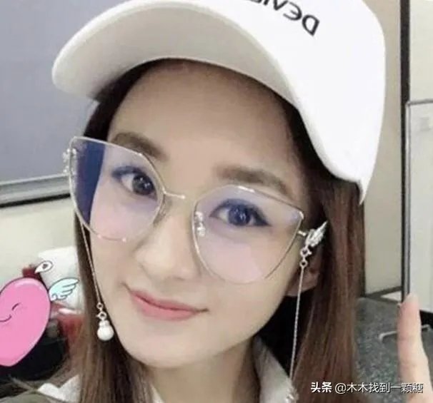 圆脸适合什么形状的眼镜框架?