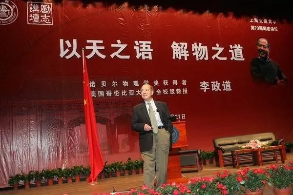 杨振宁与李政道同时获得诺贝尔奖,为什么杨振宁的关注度这么高?