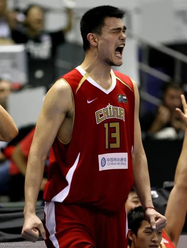 姚明入选名人堂,他在NBA历史上能排第几?