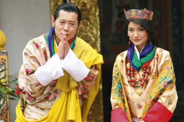 不丹国王旺楚克是个怎样的人,为何娶了四姐妹?