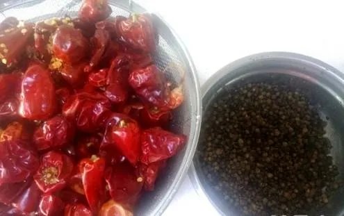 重庆火锅底料的做法是怎样的?