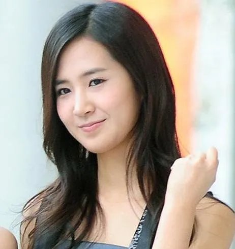 知性发型:知性潮女的长发气质发型