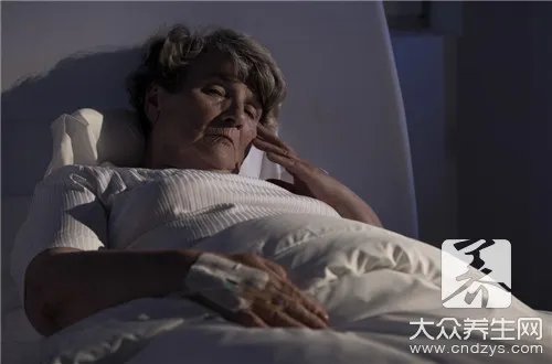 晚上睡不着觉啥原因_晚上总是睡不着是什么原因