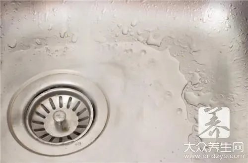 去除电水壶里的水垢的方法