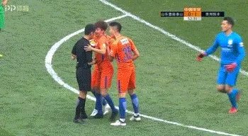 山东鲁能0:2输给贵州,戴琳在比赛中又暴怒质问裁判,大家怎么看戴琳的问题?