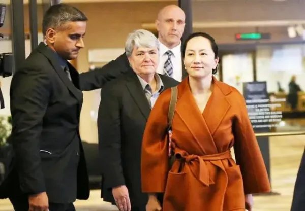 孟晚舟电子镣铐解除后留下淤青,孟晚舟能够回国有多不易?